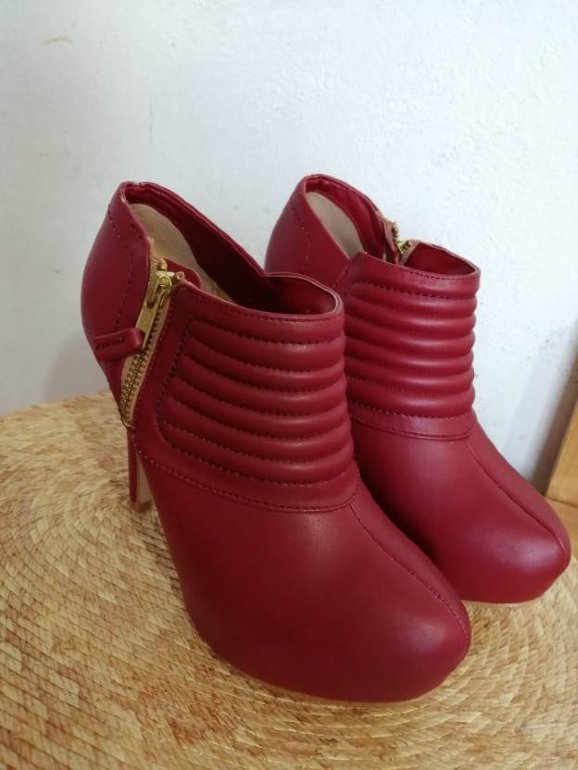 Botines guinda andrea de segunda mano GoTrendier