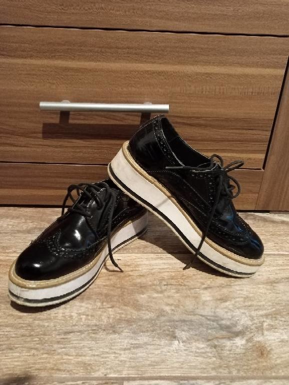 Zapatos Negros Charol con Plataforma de Dorothy Gaynor de segunda mano -  GoTrendier