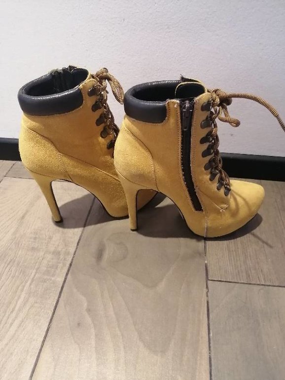 Botas Andrea color mostaza de segunda mano - GoTrendier