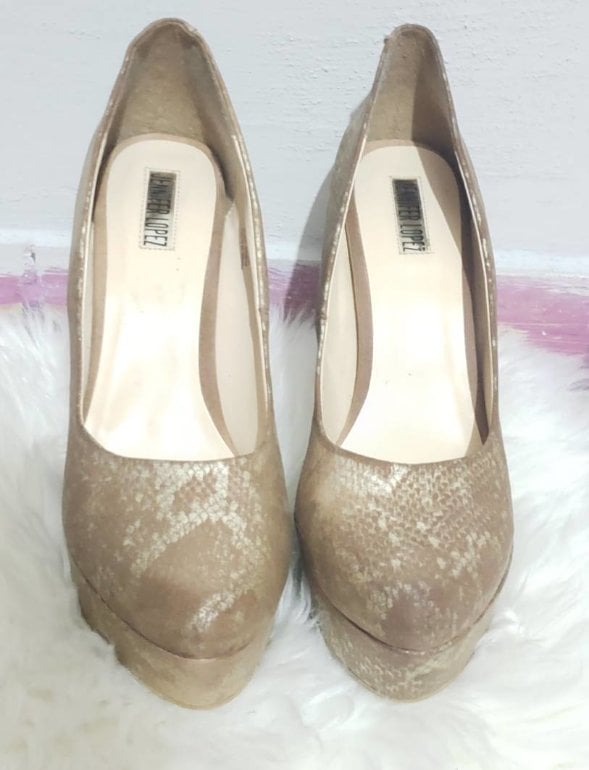 Zapatillas Doradas Jennifer López. de Jennifer Lopez de segunda mano -  GoTrendier