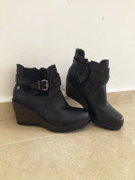 Botines negros tacón de madera de Dorothy Gaynor de segunda mano -  GoTrendier
