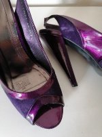 Tacones Andrea morados de segunda mano - GoTrendier