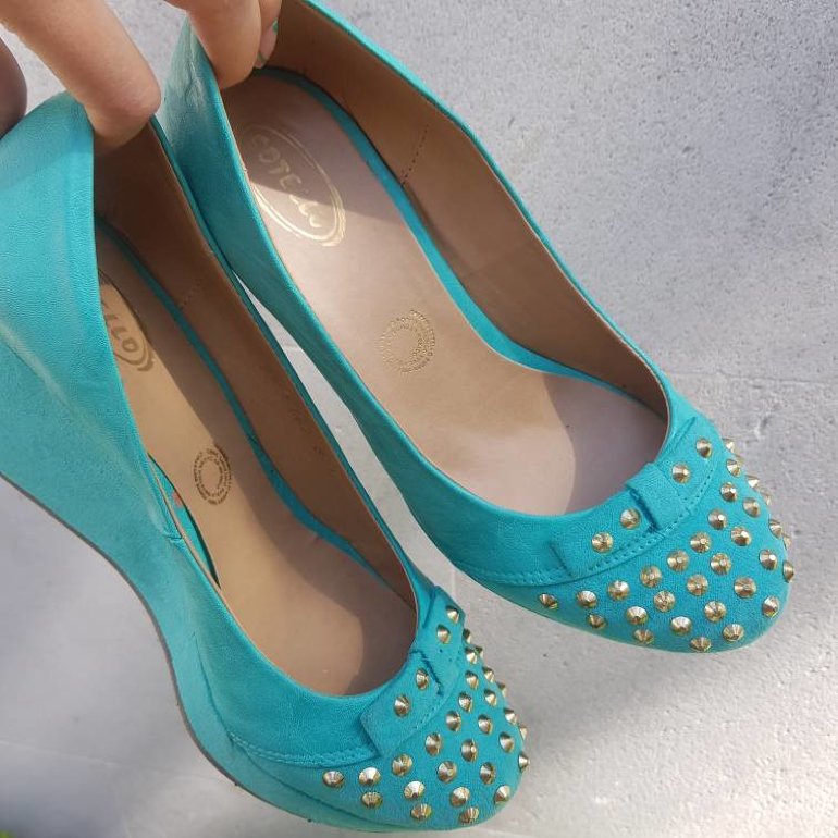 Zapatos de tacones con estoperoles de Otras marcas de segunda mano -  GoTrendier
