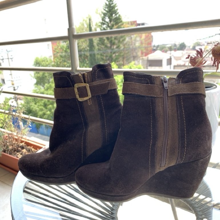 Botines Cafés de Gamuza Flexi de segunda mano - GoTrendier