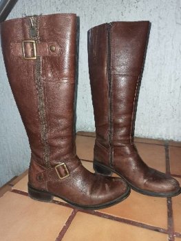 Botas larga de piel de Gillio de segunda mano - GoTrendier