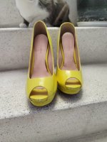 Zapatos amarillos andrea de segunda mano - GoTrendier