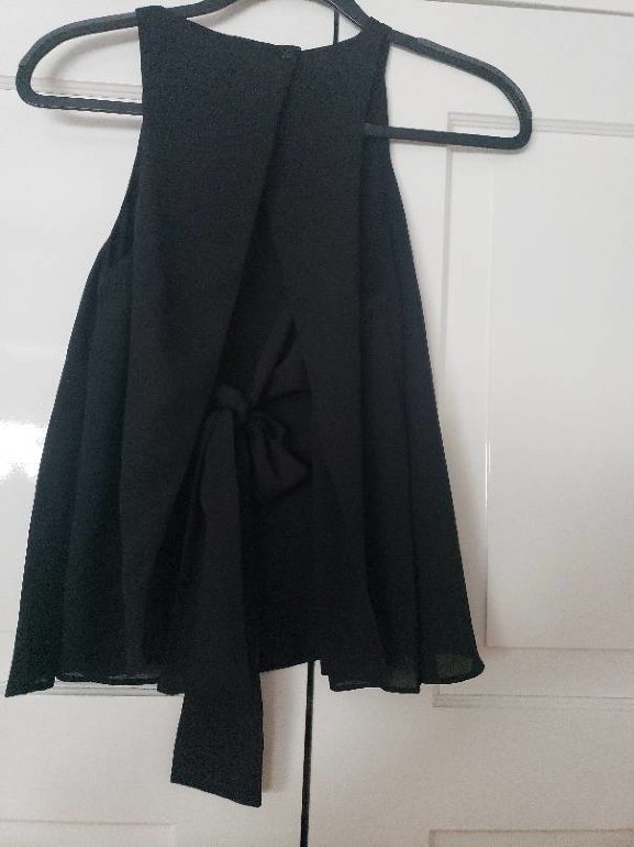 Blusa negra espalda abierta Zara de segunda mano GoTrendier