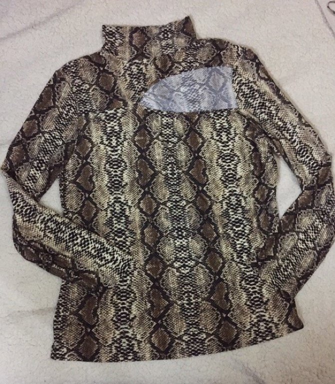 Blusa estampado Víbora de Shein de segunda mano GoTrendier