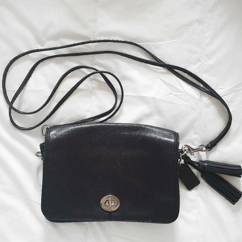 Bolsa Piel Crossbody Negra de Coach de segunda mano - GoTrendier