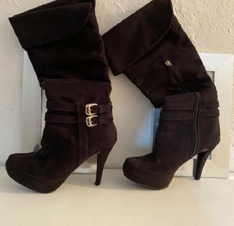 Botas negras altas de gamuza con tacón. de C\u0026amp;A de segunda mano -  GoTrendier