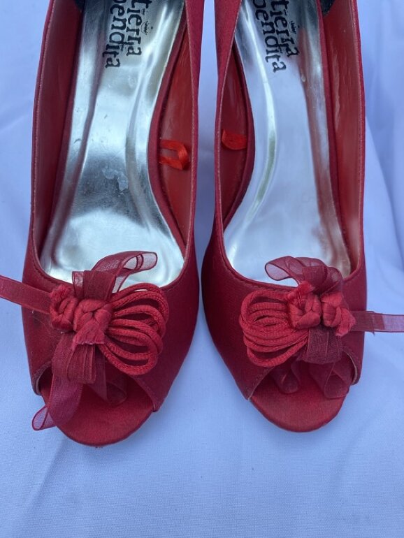 Zapato de tacon de Tierra Bendita de segunda mano GoTrendier - Main Image