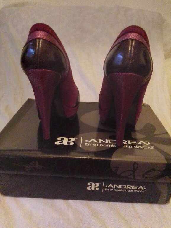 Zapatillas moradas/ uva ANDREA t24 de segunda mano GoTrendier