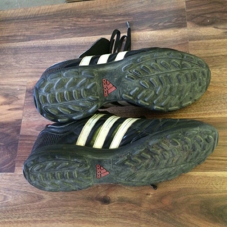 Tenis adidas de futbol en negro de segunda mano - GoTrendier