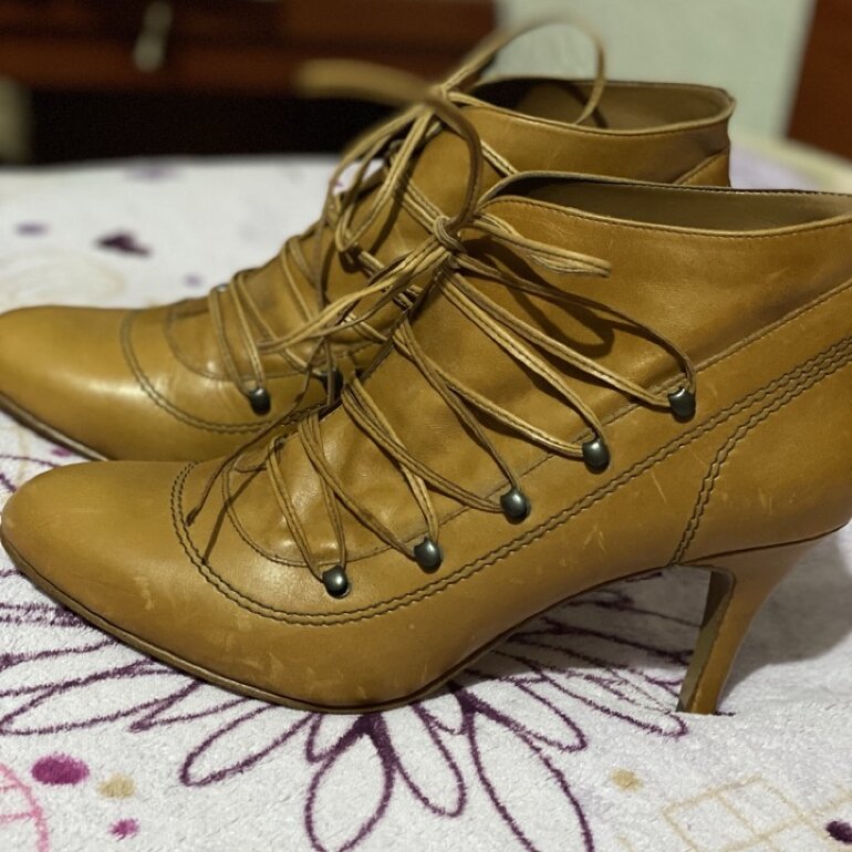 Lindos botines camel de Andrea de segunda mano - GoTrendier