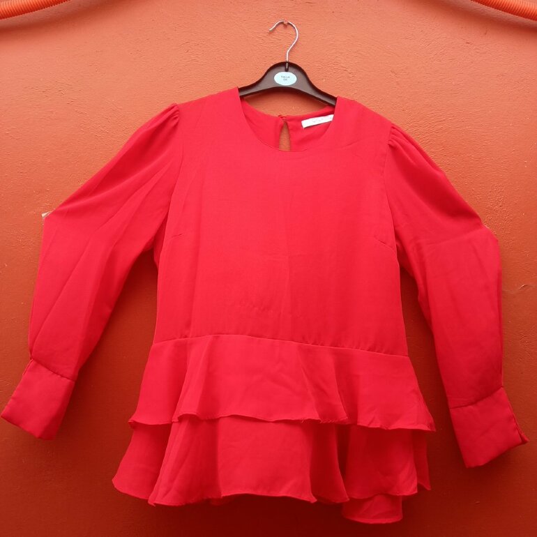 Blusa roja moderna de Cklass de segunda mano - GoTrendier