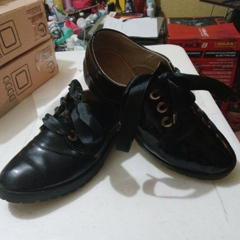Zapatos de Charol con cinta de Andrea de segunda mano - GoTrendier