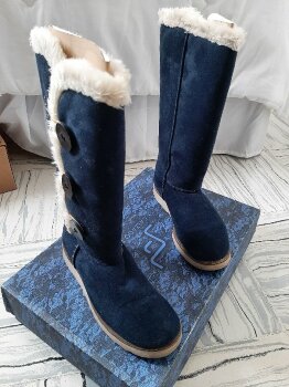 Botas azul marino tipo uggs de Efe de segunda mano - GoTrendier