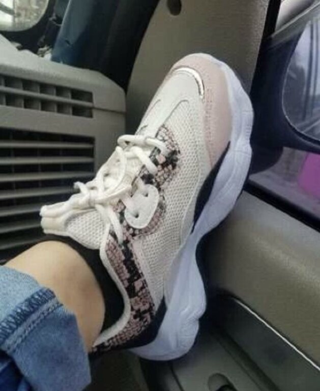 Tenis estilo Urbano de Shein de segunda mano - GoTrendier