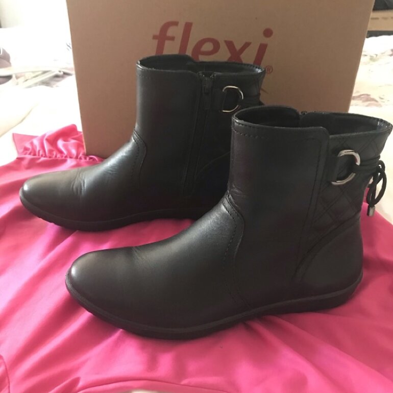 Botines flexi negros de segunda mano - GoTrendier