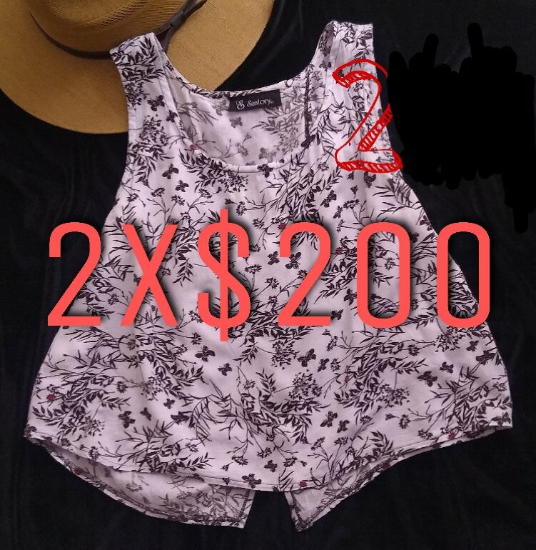Blusa con flores negras. 2x$200 de Santory de segunda mano - GoTrendier