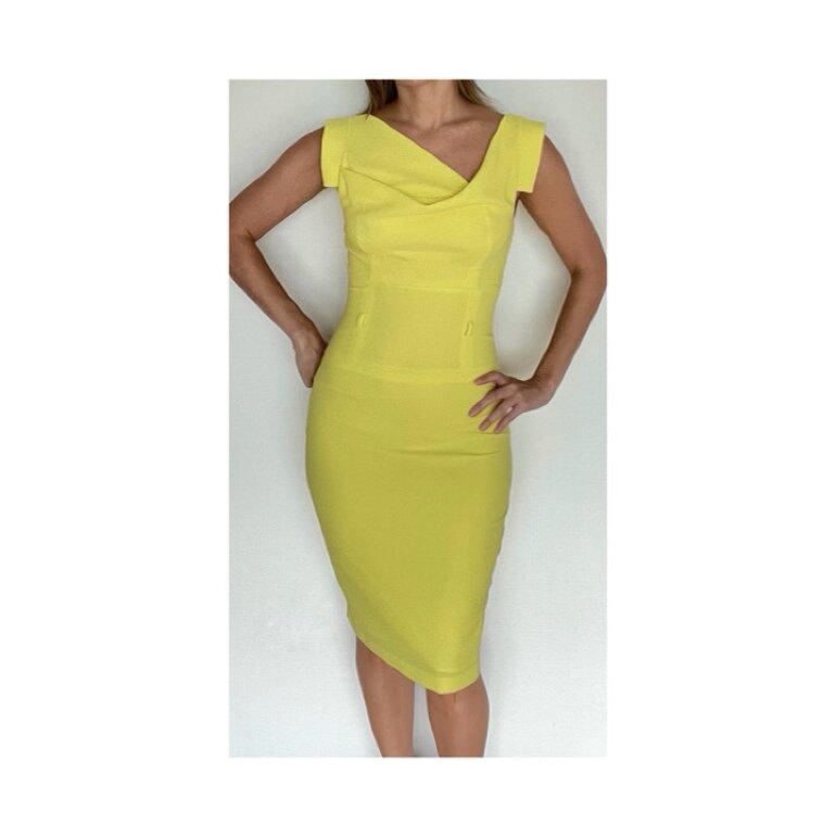 Vestido coctel amarillo marca Blackhalo de Black Halo de segunda mano -  GoTrendier