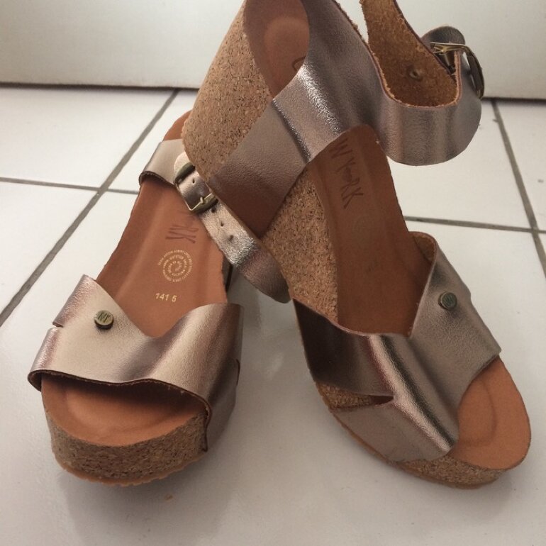 Sandalias, huarache doradas de Otras marcas de segunda mano - GoTrendier