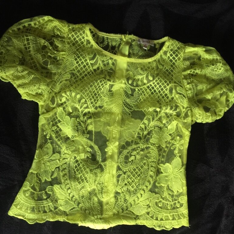 blusa de encaje amarilla