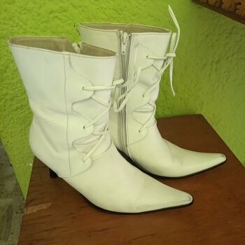 Botas blancas de piel de Shein de segunda mano - GoTrendier