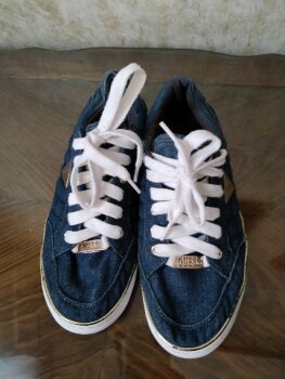 Tenis guess mezclilla usados de segunda mano - GoTrendier