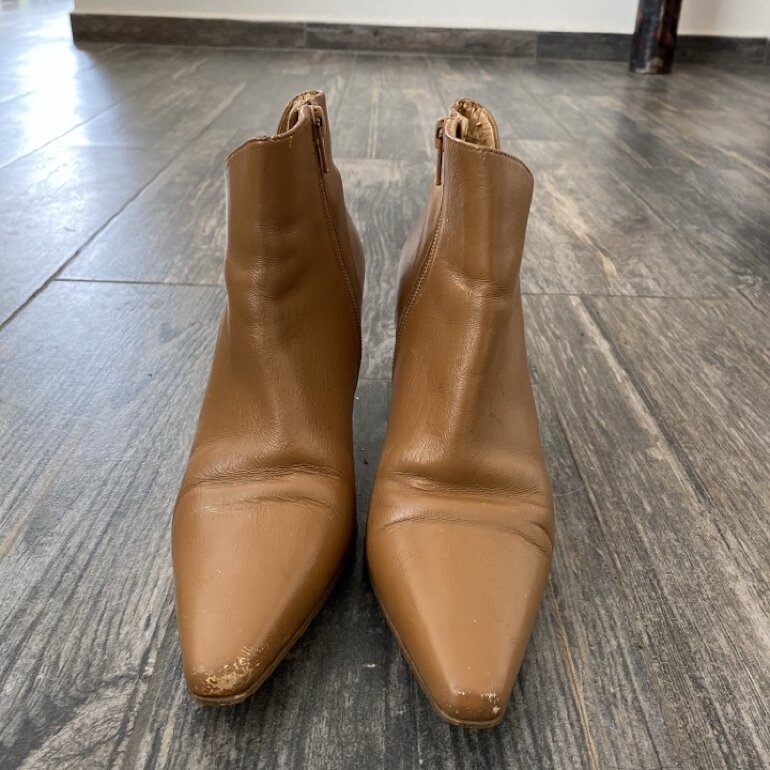 Botines punta camel de Andrea de segunda mano - GoTrendier