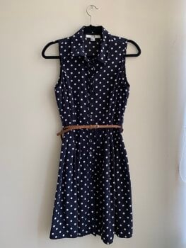 Vestido azul marino con lunares blancos de Forever 21 de segunda