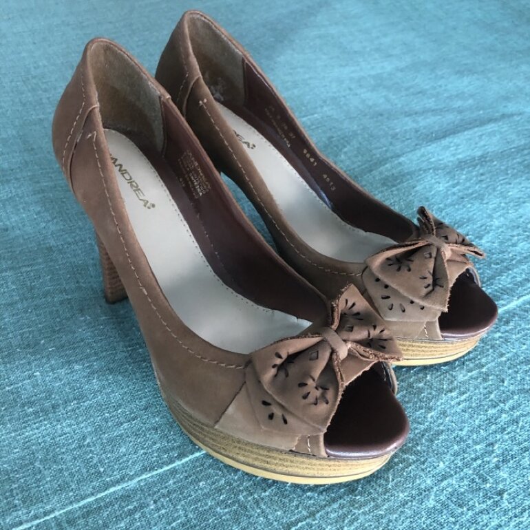 Zapatilla Andrea color camel de segunda mano - GoTrendier