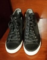 Tenis con tacon DKNY color negro de segunda mano - GoTrendier