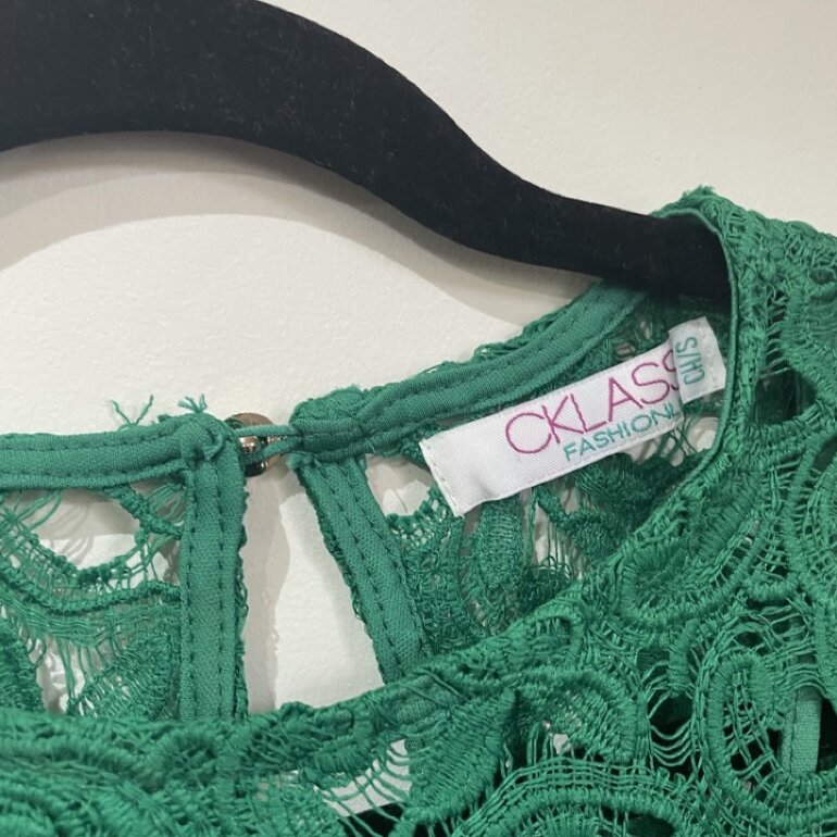 Vestido encaje verde de Cklass de segunda mano - GoTrendier