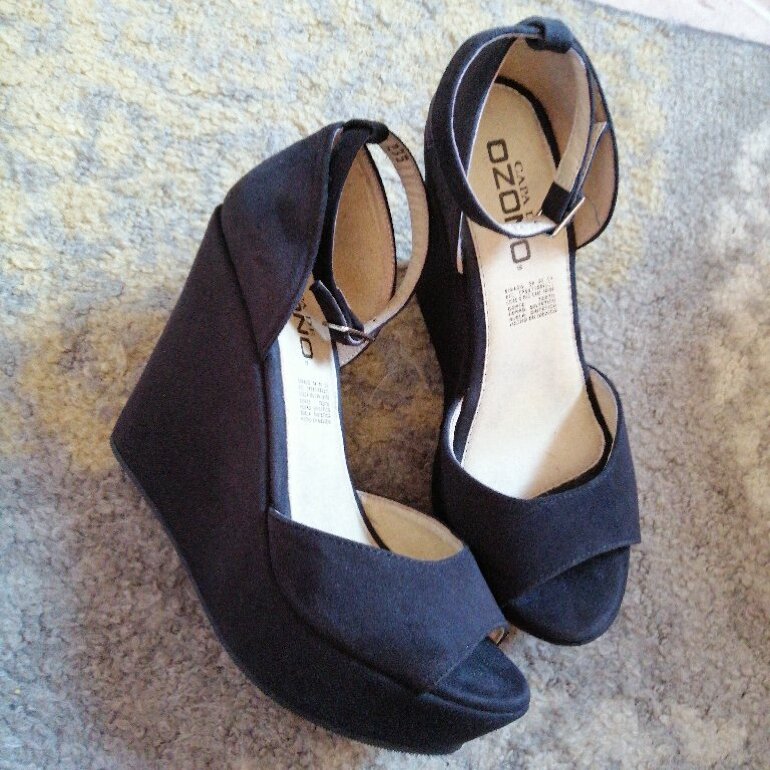 Sandalias negras de plataforma de Capa de Ozono de segunda mano - GoTrendier