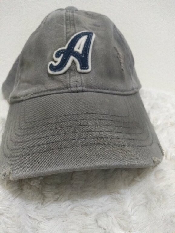 x1 gorras cerradas color gris de Aeropostale de segunda mano