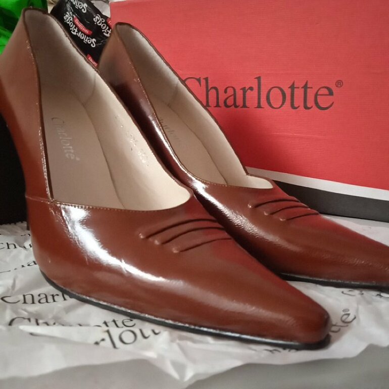Hermosas Zapatillas Ejecutivas de Charlotte de segunda mano - GoTrendier