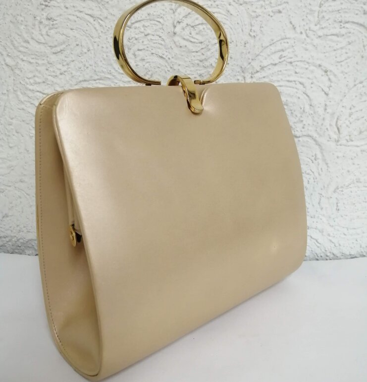 Clutch de fiesta color Champagne de Otras marcas de segunda mano -  GoTrendier