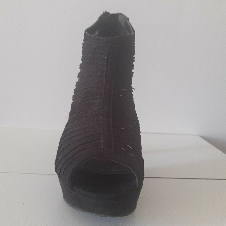 Zapatillas/botines negro Sahara de segunda mano - GoTrendier