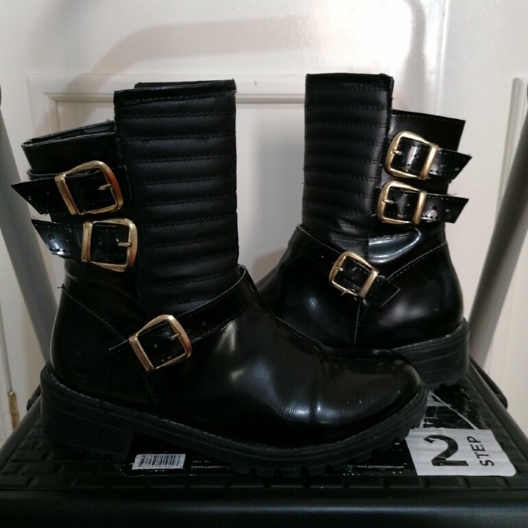 Botas rockeras de charol de Vicenza de segunda mano - GoTrendier