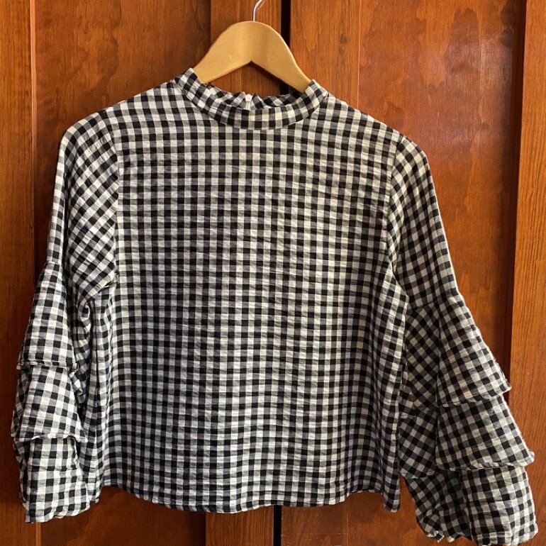 blusas con olanes abajo