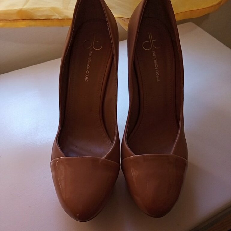 Zapatillas cerradas talla 6 color nude de Diego Torre Blanca de segunda  mano - GoTrendier