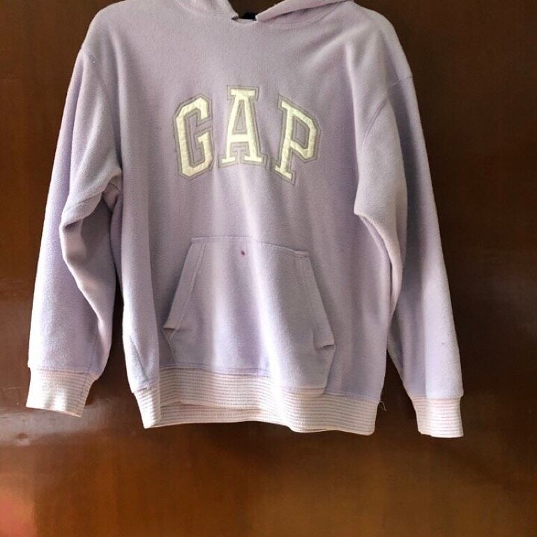 Sudadera lila con gorrito de GAP de segunda mano - GoTrendier