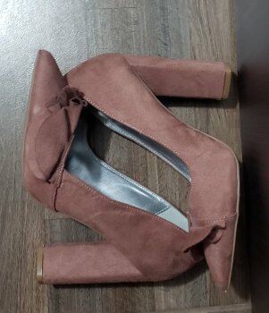 Zapatillas rosa palo con tacon triangula de Qupid de segunda mano -  GoTrendier
