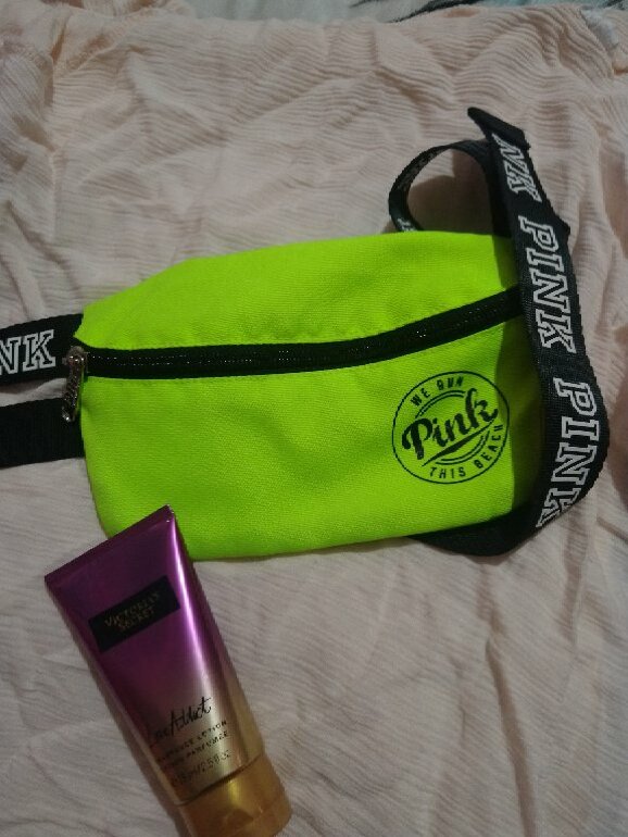 Cangurera pequeña y ligera fosfo pink de segunda mano - GoTrendier