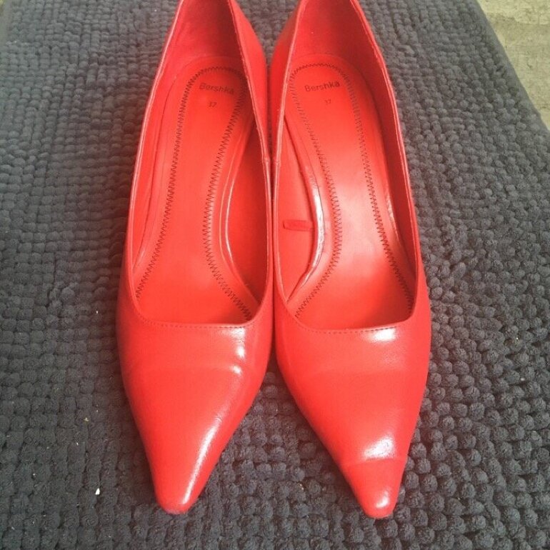 Hermosos zapatos rojos!!!! de Bershka de segunda mano - GoTrendier