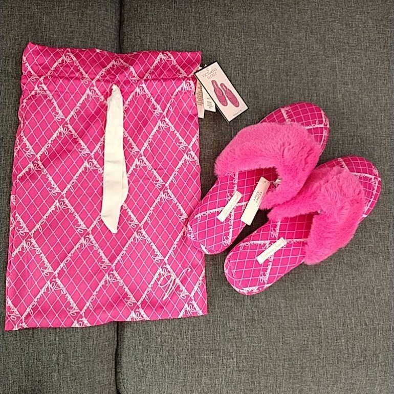Pantuflas Victoria Secret Rosas de Victoria's Secret de segunda mano -  GoTrendier