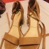 Zapatillas color camel de Rinna Bruni de segunda mano - GoTrendier