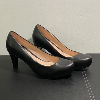 Zapatillas color negro de Andrea de segunda mano - GoTrendier