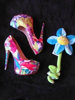 Andrea zapatillas floreadas de segunda mano - GoTrendier